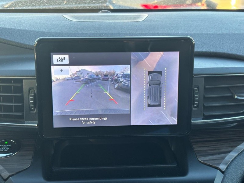 Ford Explorer Vehicle Full-screen Gallery Image 24