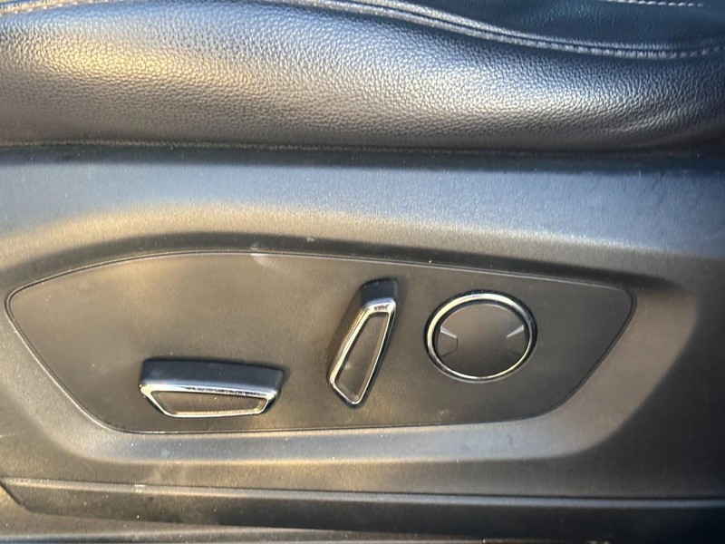 Ford Explorer Vehicle Full-screen Gallery Image 27