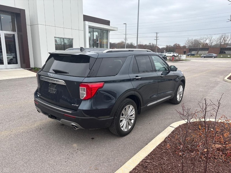 Ford Explorer Vehicle Full-screen Gallery Image 03