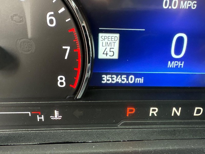 Ford Explorer Vehicle Full-screen Gallery Image 07