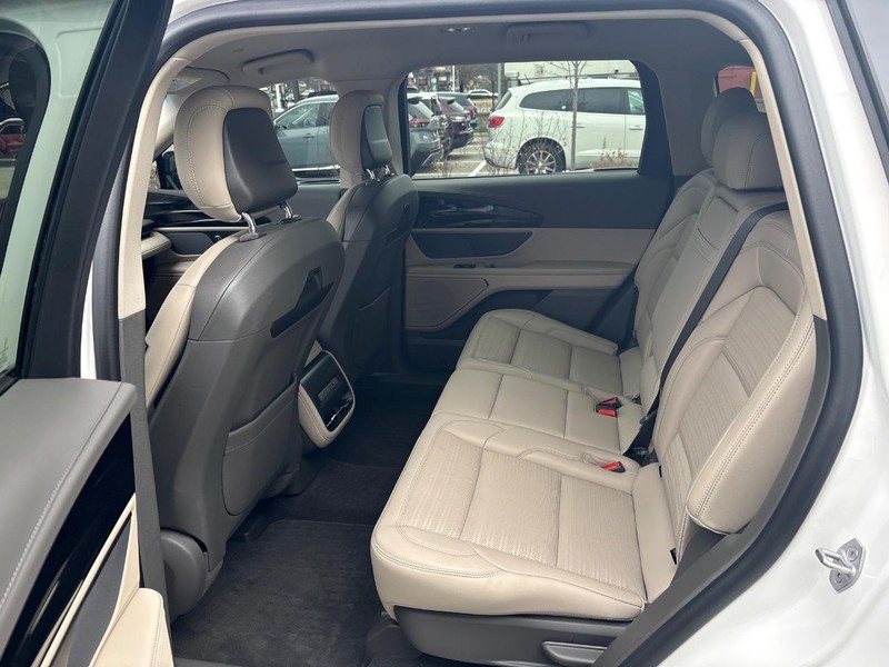 Lincoln Nautilus Vehicle Full-screen Gallery Image 06