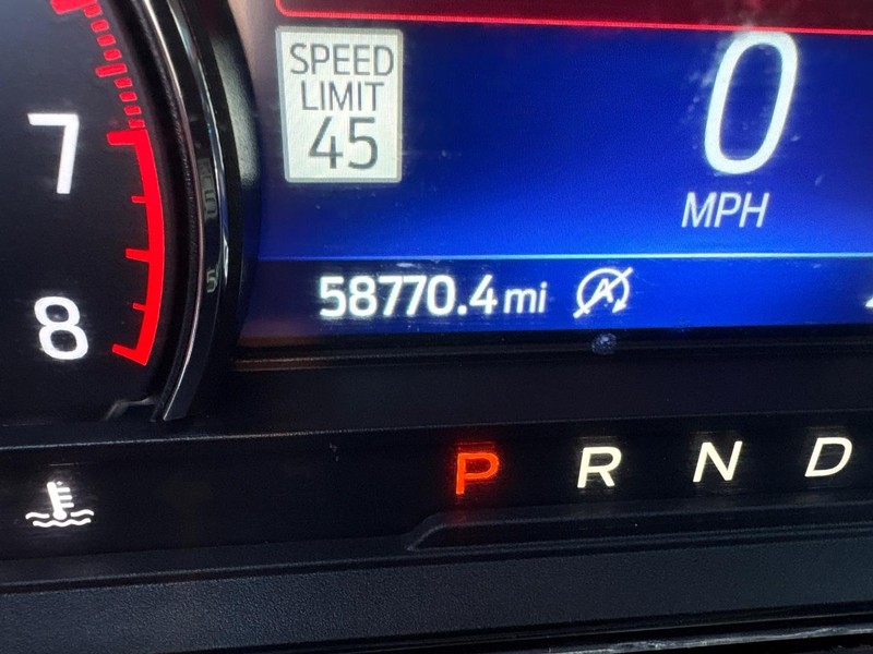 Ford Explorer Vehicle Full-screen Gallery Image 07