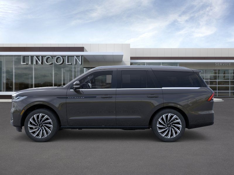 Lincoln Navigator Vehicle Full-screen Gallery Image 03