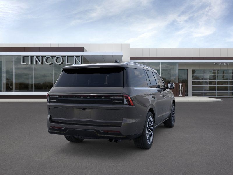 Lincoln Navigator Vehicle Full-screen Gallery Image 09