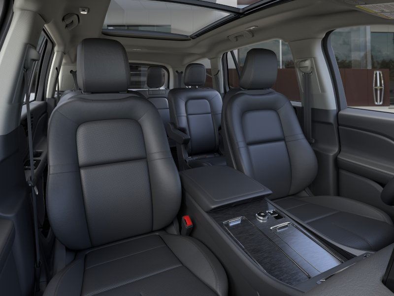 Lincoln Aviator Vehicle Full-screen Gallery Image 11