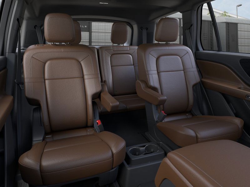 Lincoln Aviator Vehicle Full-screen Gallery Image 12