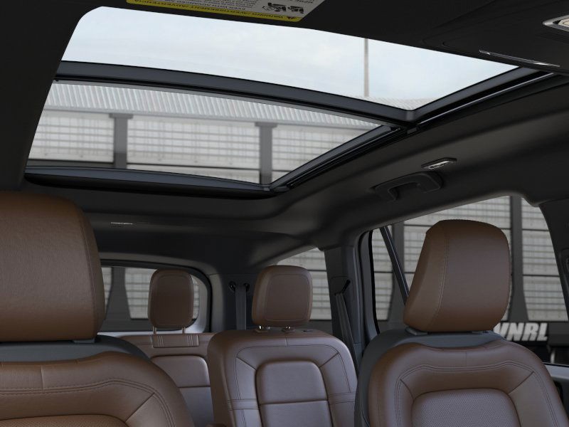 Lincoln Aviator Vehicle Full-screen Gallery Image 23