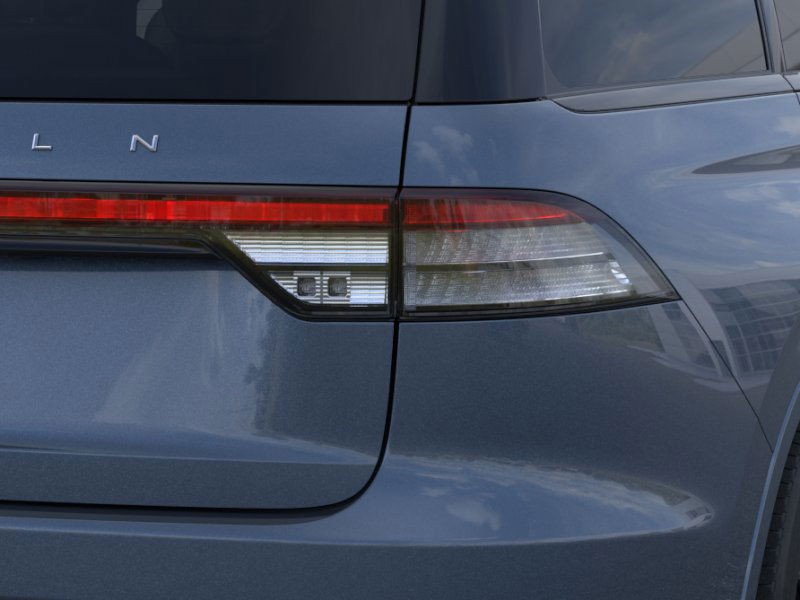 Lincoln Aviator Vehicle Full-screen Gallery Image 22