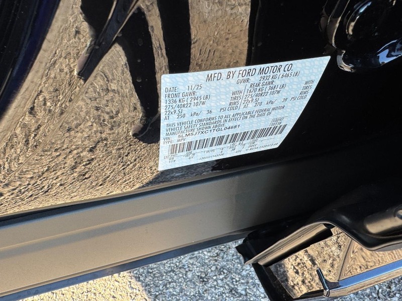 Lincoln Aviator Vehicle Full-screen Gallery Image 26