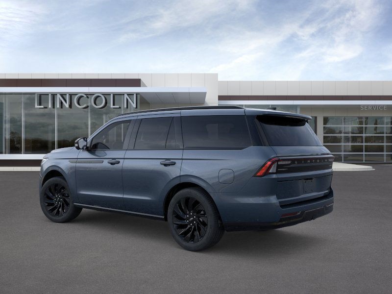Lincoln Navigator Vehicle Full-screen Gallery Image 04