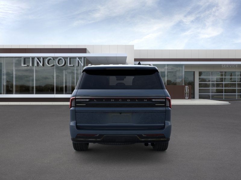 Lincoln Navigator Vehicle Full-screen Gallery Image 05