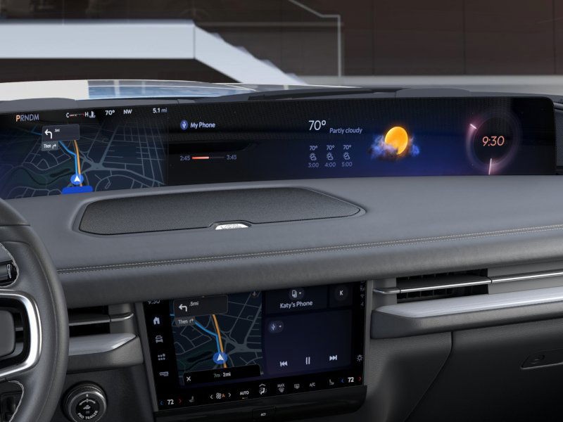 Lincoln Navigator Vehicle Full-screen Gallery Image 15