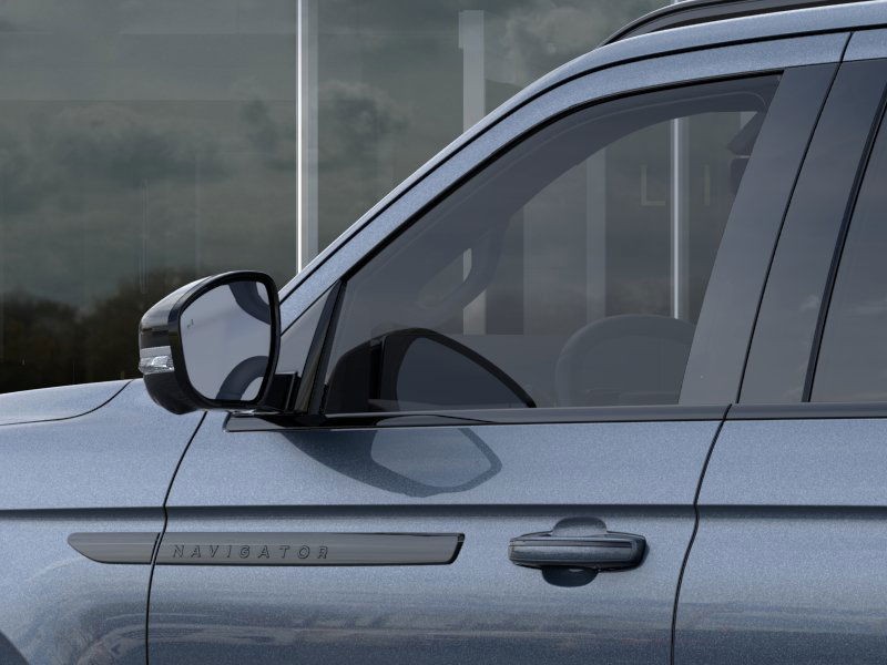 Lincoln Navigator Vehicle Full-screen Gallery Image 21