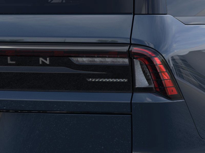 Lincoln Navigator Vehicle Full-screen Gallery Image 22