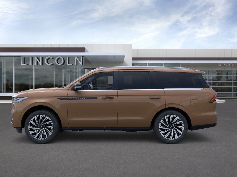 Lincoln Navigator Vehicle Full-screen Gallery Image 03