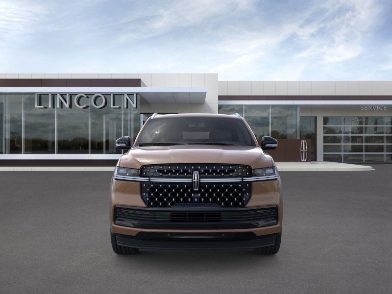 Lincoln Navigator Vehicle Full-screen Gallery Image 06