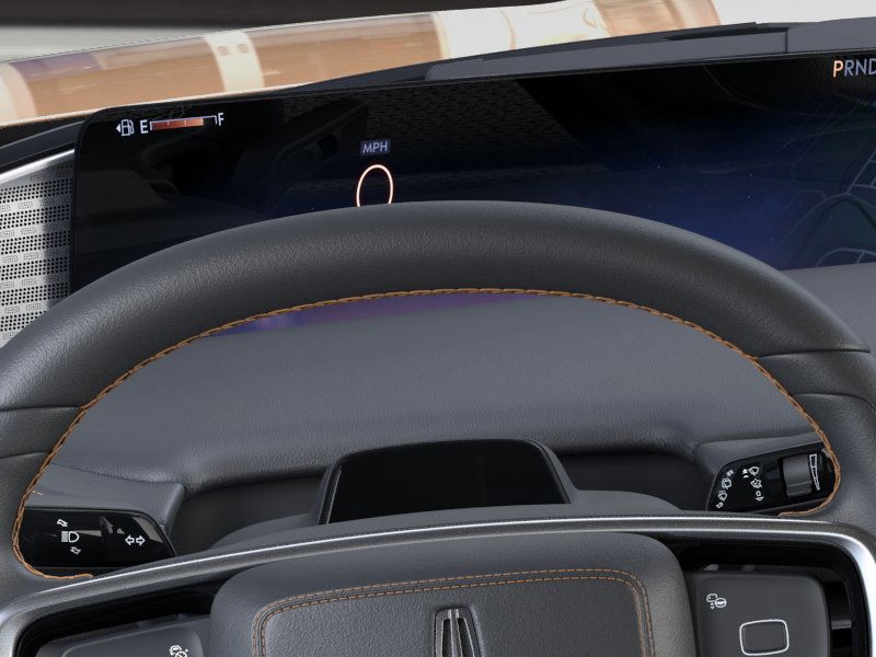 Lincoln Navigator Vehicle Full-screen Gallery Image 14