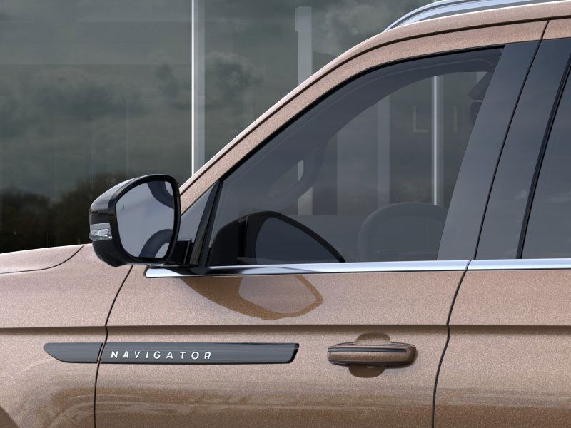 Lincoln Navigator Vehicle Full-screen Gallery Image 21