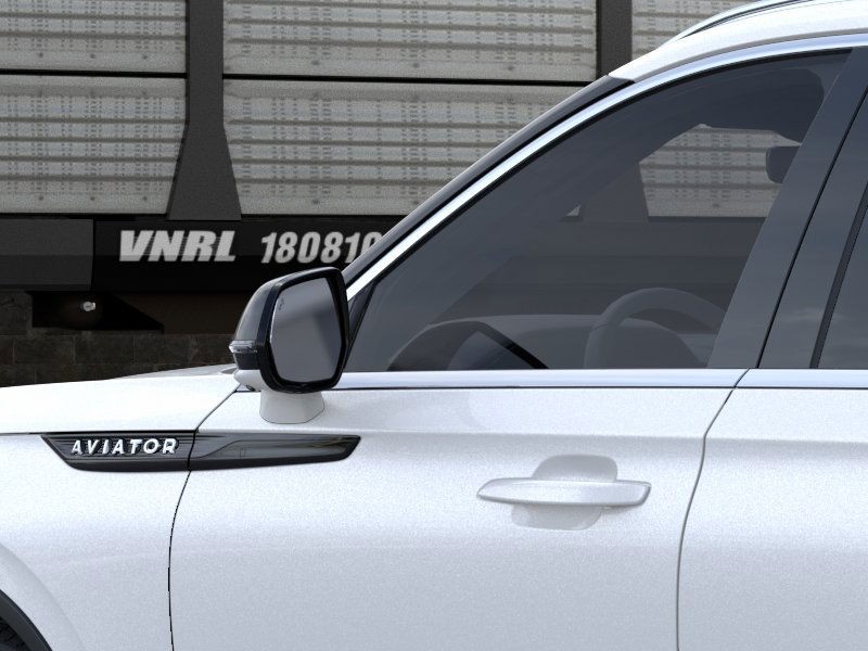 Lincoln Aviator Vehicle Full-screen Gallery Image 21