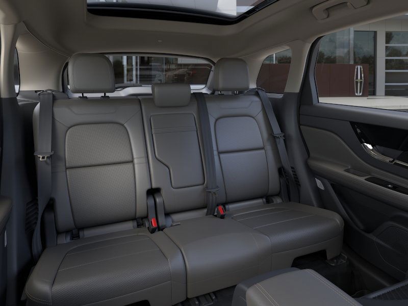 Lincoln Corsair Vehicle Full-screen Gallery Image 12