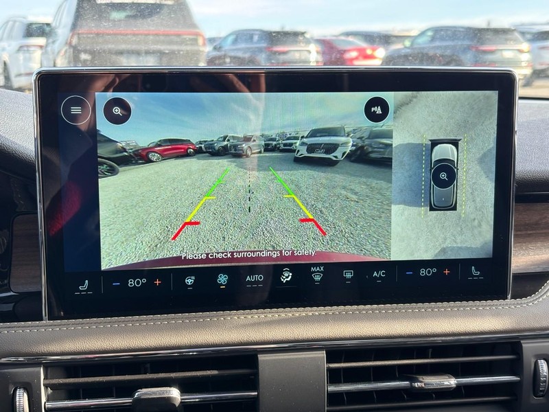 Lincoln Corsair Vehicle Full-screen Gallery Image 24