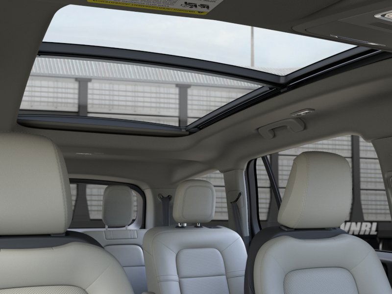 Lincoln Aviator Vehicle Full-screen Gallery Image 23