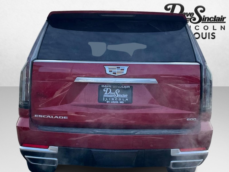 Cadillac Escalade Vehicle Full-screen Gallery Image 06