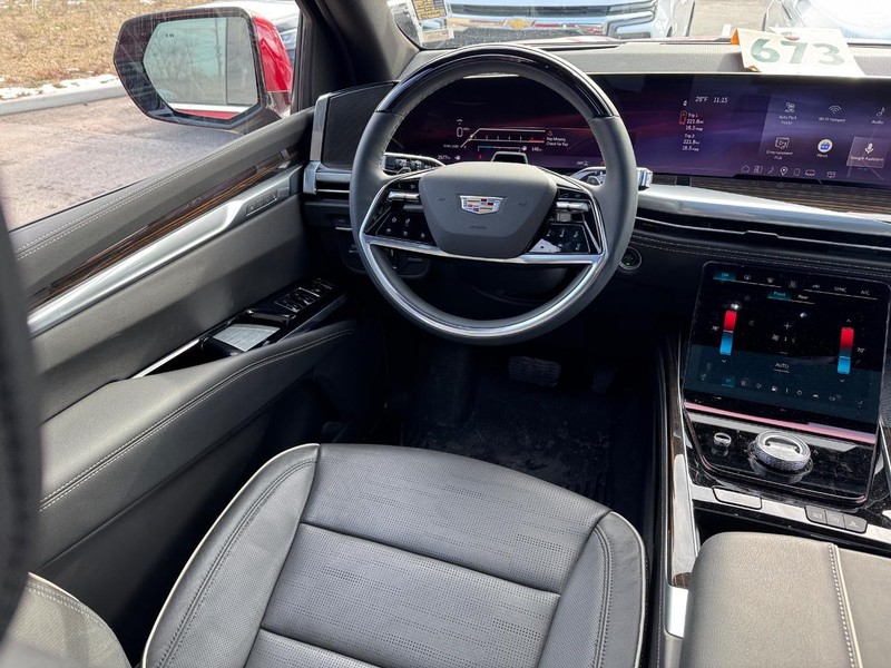 Cadillac Escalade Vehicle Full-screen Gallery Image 13