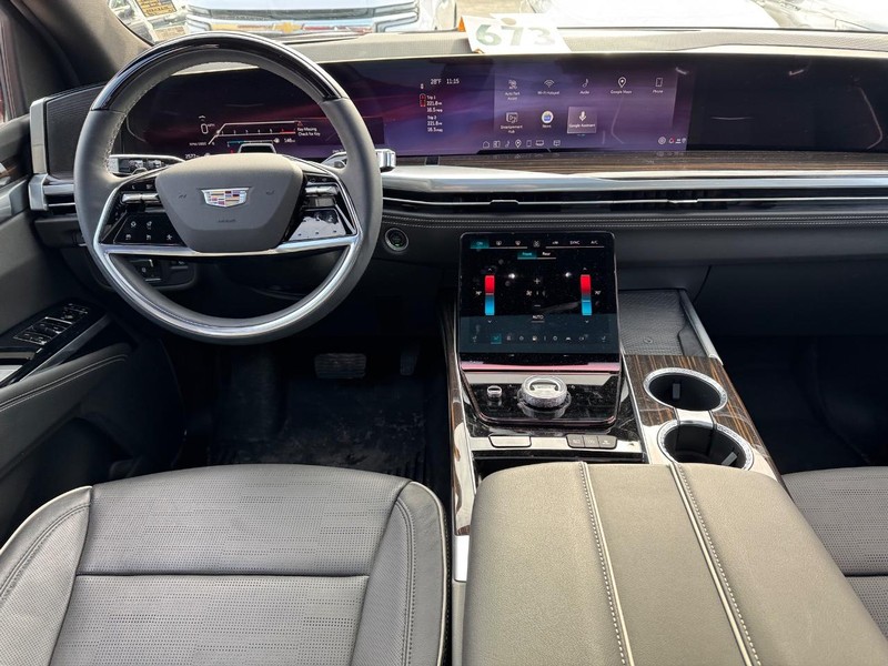 Cadillac Escalade Vehicle Full-screen Gallery Image 14