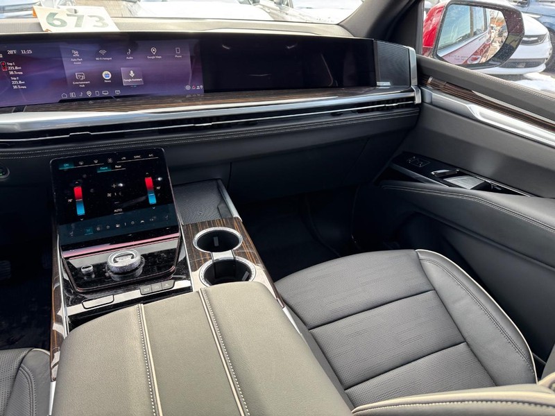 Cadillac Escalade Vehicle Full-screen Gallery Image 15