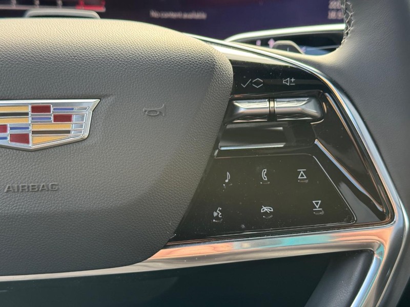 Cadillac Escalade Vehicle Full-screen Gallery Image 21