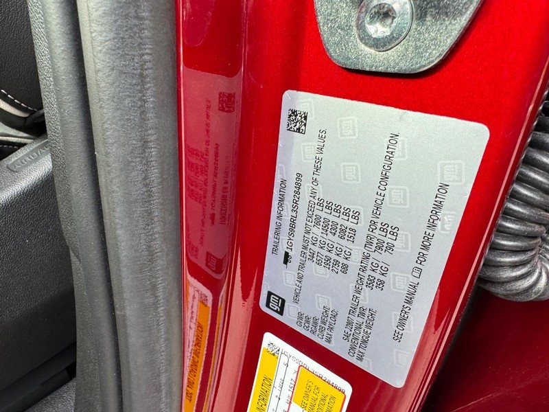 Cadillac Escalade Vehicle Full-screen Gallery Image 25