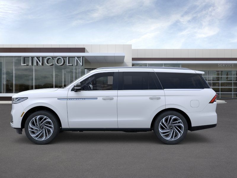 Lincoln Navigator Vehicle Full-screen Gallery Image 03