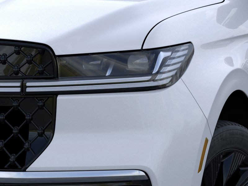 Lincoln Navigator Vehicle Full-screen Gallery Image 19