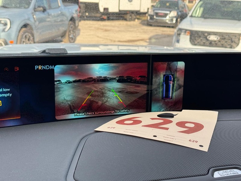 Lincoln Navigator Vehicle Full-screen Gallery Image 26