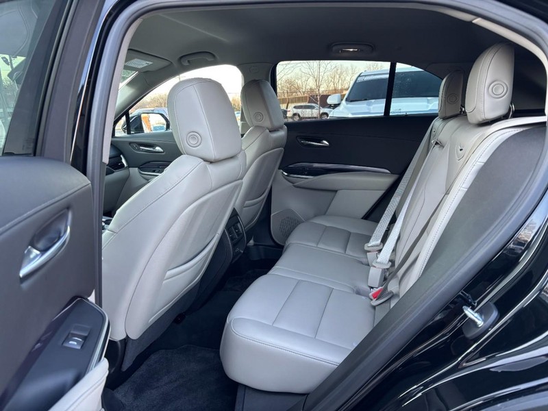 Cadillac XT4 Vehicle Full-screen Gallery Image 10