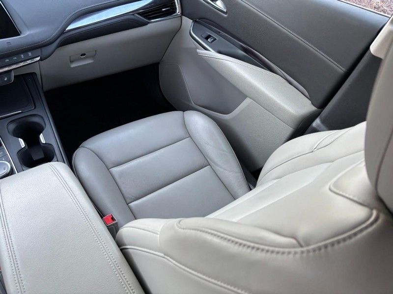 Cadillac XT4 Vehicle Full-screen Gallery Image 14