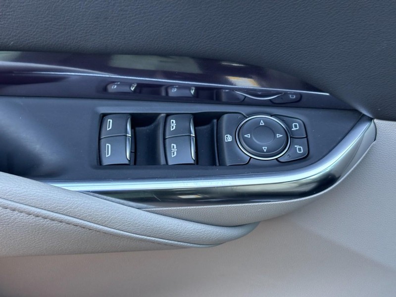 Cadillac XT4 Vehicle Full-screen Gallery Image 16