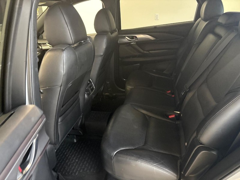 Mazda CX-9 Vehicle Full-screen Gallery Image 05
