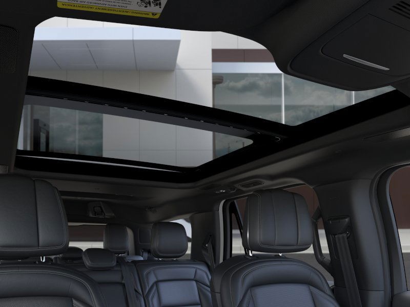 Lincoln Navigator Vehicle Full-screen Gallery Image 23