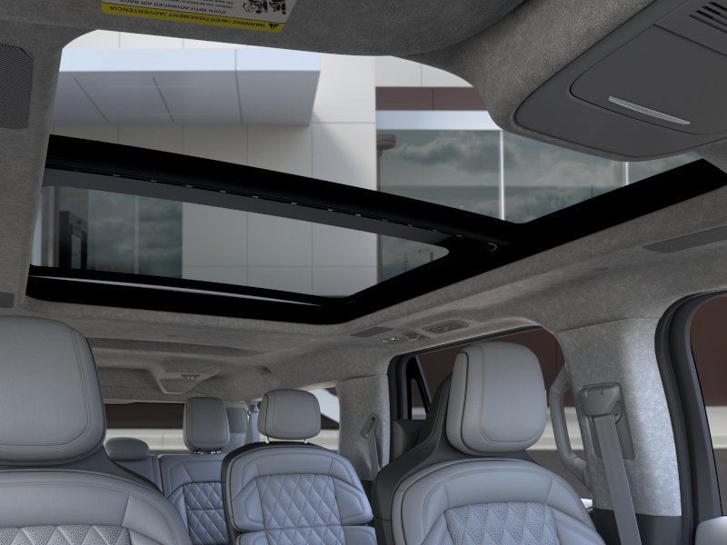 Lincoln Navigator L Vehicle Full-screen Gallery Image 23