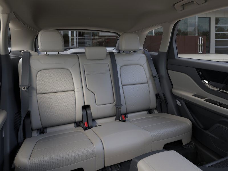 Lincoln Corsair Vehicle Full-screen Gallery Image 12