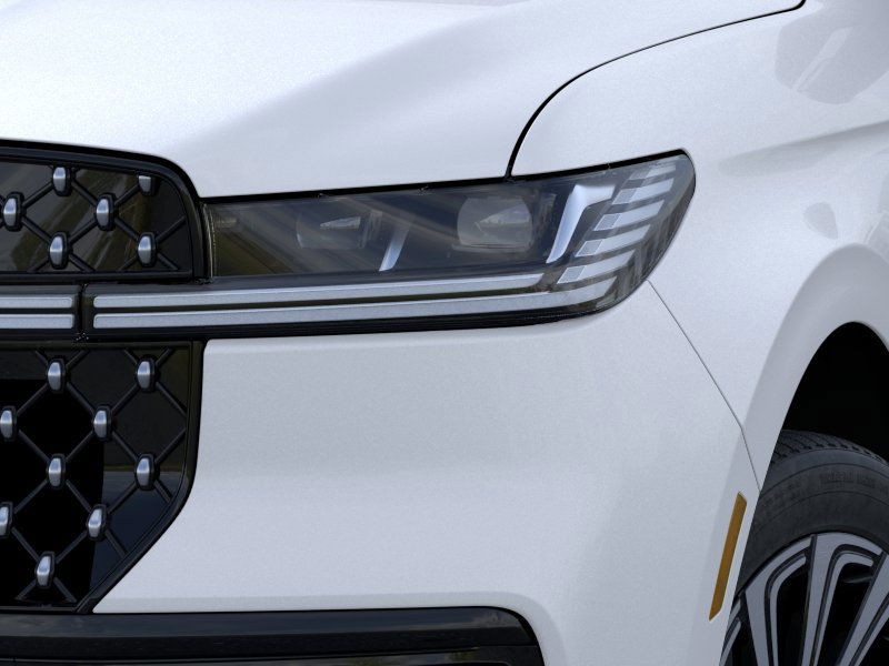 Lincoln Navigator Vehicle Full-screen Gallery Image 19