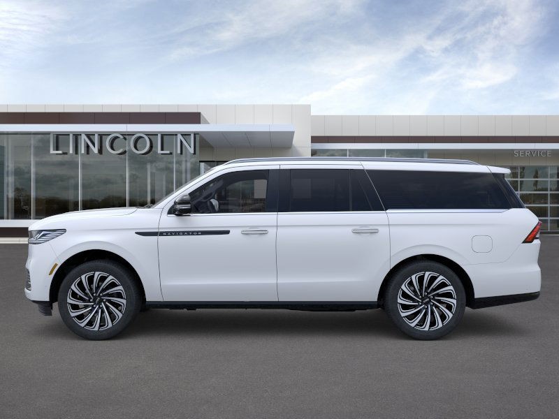 Lincoln Navigator L Vehicle Full-screen Gallery Image 03