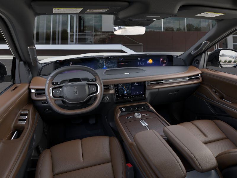 Lincoln Navigator Vehicle Full-screen Gallery Image 10