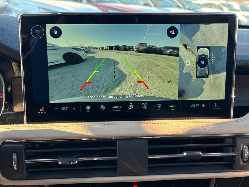 Lincoln Corsair Vehicle Full-screen Gallery Image 24