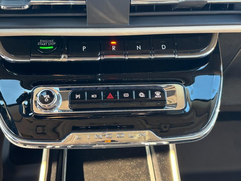 Lincoln Corsair Vehicle Full-screen Gallery Image 25