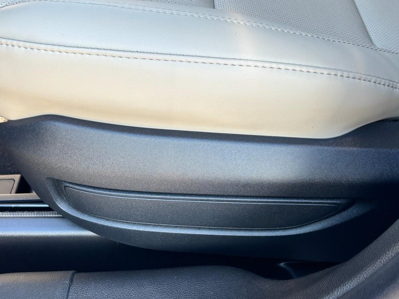 Lincoln Corsair Vehicle Full-screen Gallery Image 26