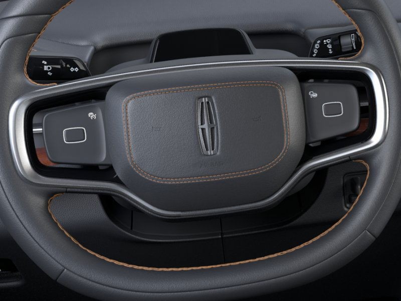 Lincoln Navigator L Vehicle Full-screen Gallery Image 13