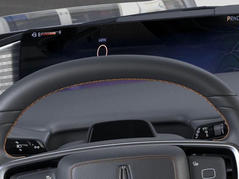 Lincoln Navigator L Vehicle Full-screen Gallery Image 14